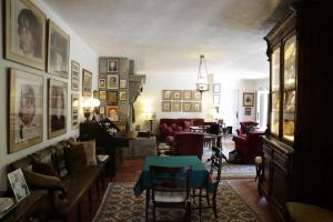 Uma área de estar em Casa da Figueira Velha