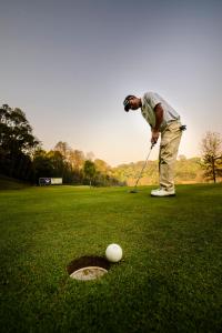 Golf kuurordi aladel või selle läheduses
