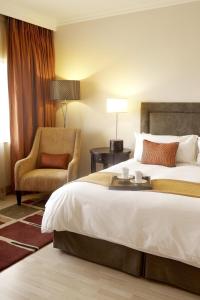 Tempat tidur dalam kamar di The Federal Palace Hotel and Casino
