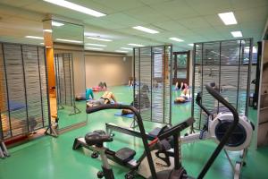 a gym with several people doing exercises in the water at VVF Lac Léman Évian-les-Bains in Évian-les-Bains