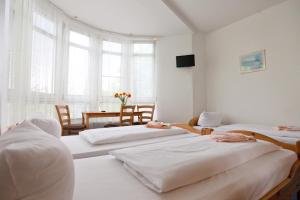 Postel nebo postele na pokoji v ubytování Hotel Atlantic