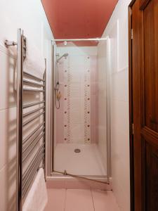 Ένα μπάνιο στο Boutique Hotel Romantick +37 φωτογραφίες