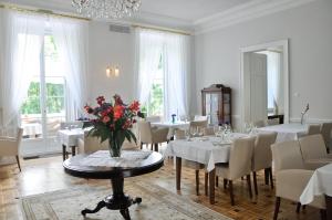 Restauracja lub miejsce do jedzenia w obiekcie Pałac Cieleśnica