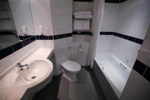 Koupelna v ubytování Ramada Oxford