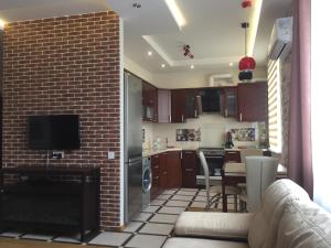 Kuchyň nebo kuchyňský kout v ubytování Затишні апартаменти в центрі міста + 11 fotografií