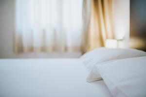 A bed or beds in a room at La Chioma di Berenice Garda Residence
