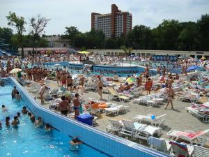 a large crowd of people at a swimming pool at Garsoniera Cristina in Baile Felix