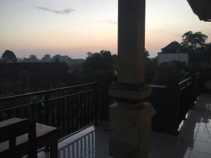 Ein Balkon oder eine Terrasse in der Unterkunft Kenari House