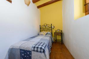 Giường trong phòng chung tại Casa rural Lo Regolfo