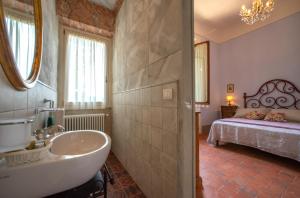 Posteľ alebo postele v izbe v ubytovaní Agriturismo Villa Ulivello in Chianti