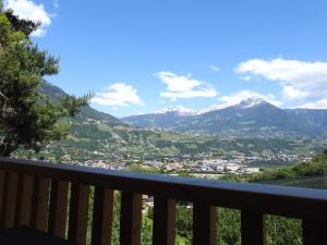 A general mountain view or a mountain view taken from Az apartmant