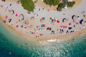 an overhead view of a crowd of people on a beach at Villa Luna with Seaview in Petrcane