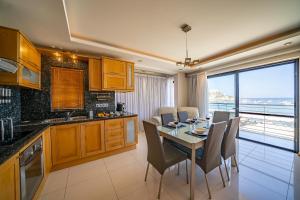 Kuchyň nebo kuchyňský kout v ubytování Marsalforn Apartment Del Mar + 20 fotografií