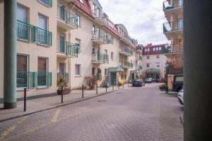 an empty street in a city with buildings at Apartament Alicante Górny Sopot by Renters in Sopot