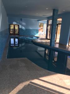 a view of a pool in a house at Вилно селище Баташки хан in Tsigov Chark