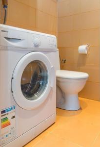 Koupelna v ubytování Comfortable Bed, 10 min walk to center + 9 fotografií