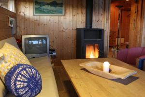 TV a/nebo společenská místnost v ubytování Milonga - 3 bedroom cabin