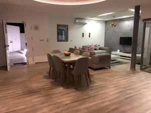 a living room with a table and a couch at VILLA ALOHA DJERBA plain pied haut de gamme piscine proche de la plage in Midoun