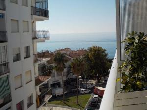 vistas al océano desde un edificio en By The Sea, en Nerja