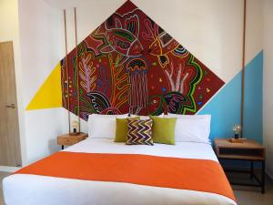 Postel nebo postele na pokoji v ubytování ETHNIC Thematic Hotel
