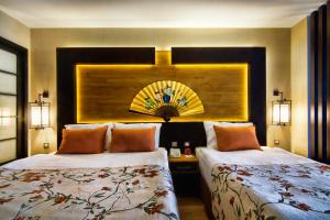 Postel nebo postele na pokoji v ubytování Limak Lara Deluxe Hotel & Resort Antalya