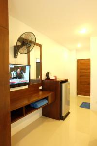 Μια τηλεόραση ή/και κέντρο ψυχαγωγίας στο 3B Apartment-SHA Extra Plus