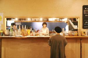 Nápoje v ubytování Y Pub & Hostel Tottori