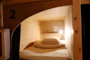 Postel nebo postele na pokoji v ubytování Y Pub & Hostel Tottori