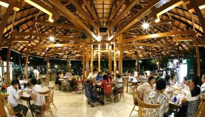 Reštaurácia alebo iné gastronomické zariadenie v ubytovaní Sita Krabi Hotel