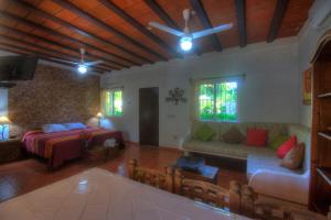 Postel nebo postele na pokoji v ubytování Bungalows Las Margaritas 10 + 57 fotografií