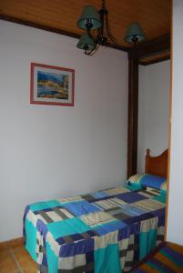 a bedroom with a bed in a room at Apartamentos Les Moreres in Duesaigües