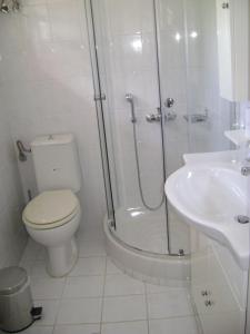 A bathroom at Villa Loutraki Sunset