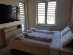 Łóżko lub łóżka w pokoju w obiekcie Apartament Bałtyk Polanki Park, basen, sauna, fitness, sala zabaw dla dzieci