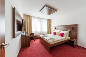 Posteľ alebo postele v izbe v ubytovaní Bohemia Inn Hotel