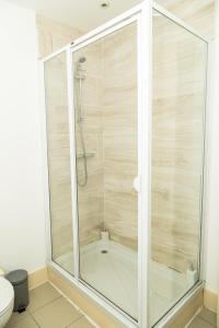 Ένα μπάνιο στο Ropewalks Apartments by Happy Days
