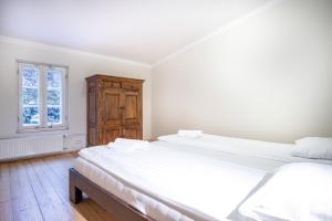 Postel nebo postele na pokoji v ubytování Dream Stay - Bright 2-Bedroom 2-Floor Old Town Apartment