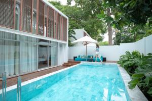 Veranda Resort & Villas Hua Hin Cha Am内部或周边的泳池