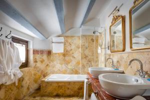 Un baño de YIT La Casona del Arco