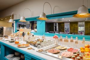 Comida en o cerca de este hotel