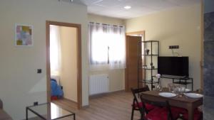 Телевизор и/или развлекательный центр в Apartamentos "Casa Rural de Aldea"