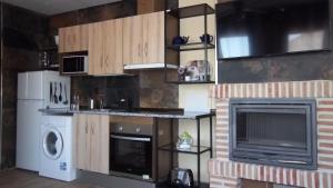 Кухня или мини-кухня в Apartamentos "Casa Rural de Aldea"

