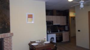 Кухня или мини-кухня в Apartamentos "Casa Rural de Aldea"
