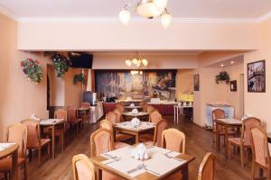 Restoran atau tempat lain untuk makan di Maxima Irbis Hotel