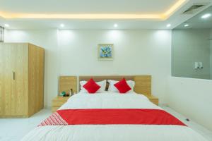 Giường trong phòng chung tại Capital O 417 Truong Son hotel