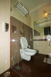 A bathroom at Chateau Windsor Hotel - Marine Drive