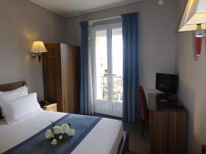 Postel nebo postele na pokoji v ubytování Hotel Capitole