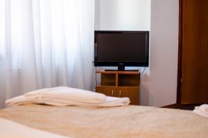 a bedroom with a bed with a television on a table at Zajazd Pod Gwiazdami in Lublin