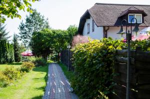 Κήπος έξω από το Zajazd Pod Gwiazdami