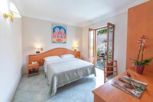 Postel nebo postele na pokoji v ubytování Hotel Belvedere + 37 fotografií