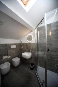 Kúpeľňa v ubytovaní 32 BnB Camerecaffè